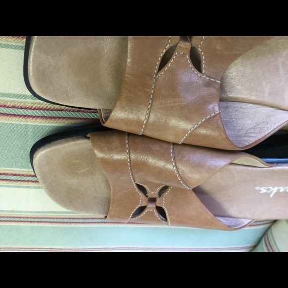 Clark soft leather slides. - Picture 2 of 6